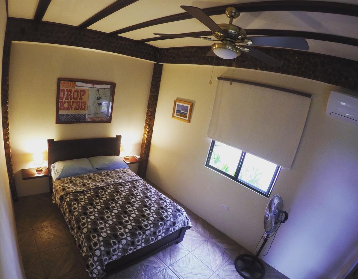 Casa Roja Hostel Montañita Eksteriør bilde